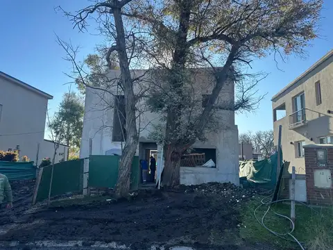 Casa 5 ambientes con 3 baños