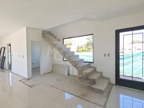 Casa 5 ambientes con 2 baños