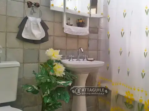 Casa en Venta con 2 cocheras