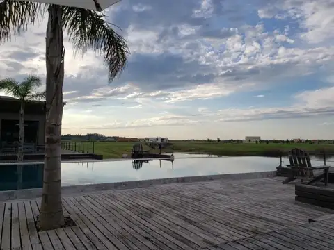 Casa en venta en Naudir Escobar al Río --