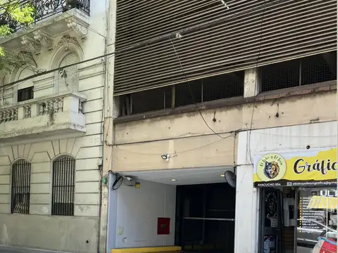 Cochera doble en RECOLETA fácil acceso, rampa ancha subsuelo.