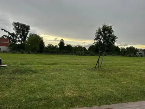 LOTE EN TERRAVISTA CON FONDO A LAGUNA SÚPER BIEN UBICADO