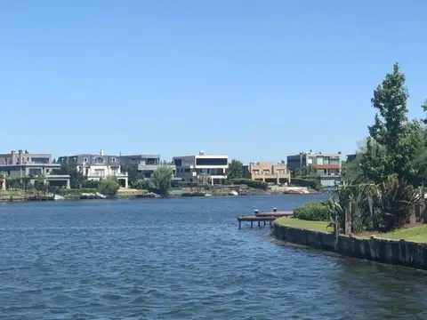 Casa 5 ambientes con 6 baños