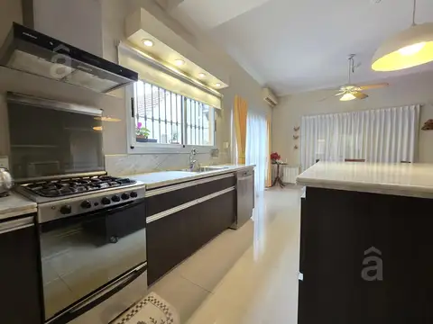 Industria al 3100 entre Congreso y Martin Lange