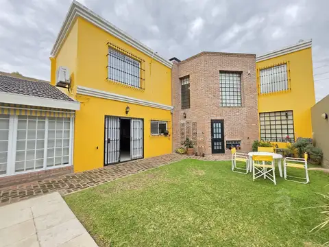 Casa en Venta en Villa Ballester - Cinco Ambientes - Zona Residencial