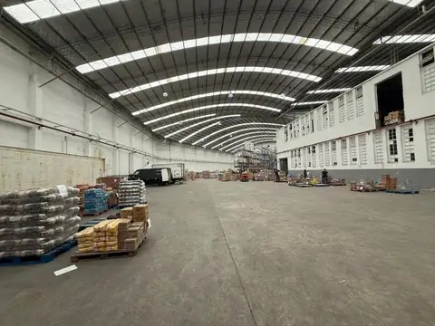 NAVE INDUSTRIAL EN ALQUILER 3100 M2 LANUS
