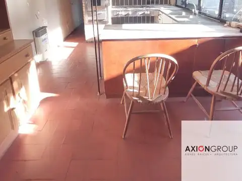 Calle 11 e/ 57 y 58 -CASA - 9 ambientes