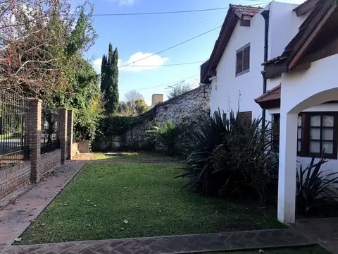 Casa 5 ambientes con 1 baño