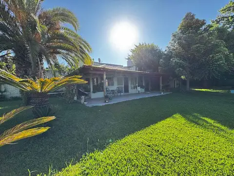 CASAS EN VENTA LA PLATA CON PARQUE  Y PILETA