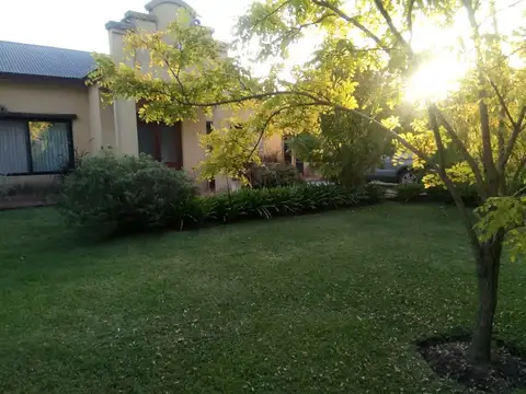 Casa 6 ambientes con 3 baños