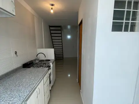 Depto Tipo Casa 2 ambientes con 1 baño