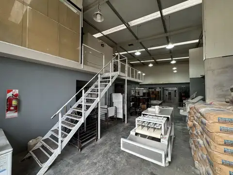 Galpon en Venta 28  mts Fondo