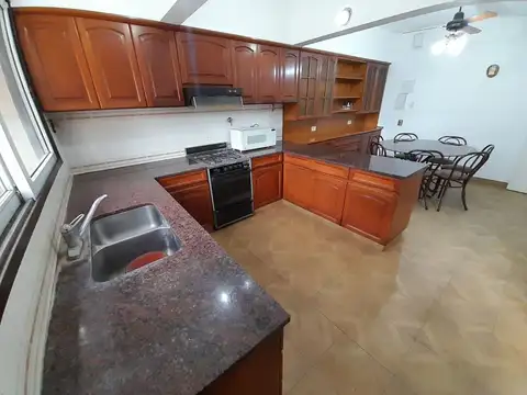 Casa en Venta con 3 cocheras