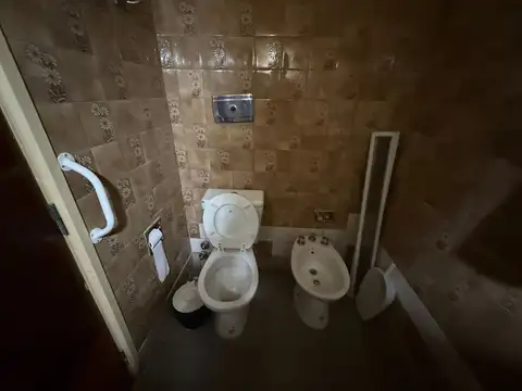 Casa 9 ambientes con 3 baños