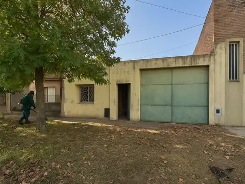 Galpon y casa en Omar Carrasco 3700