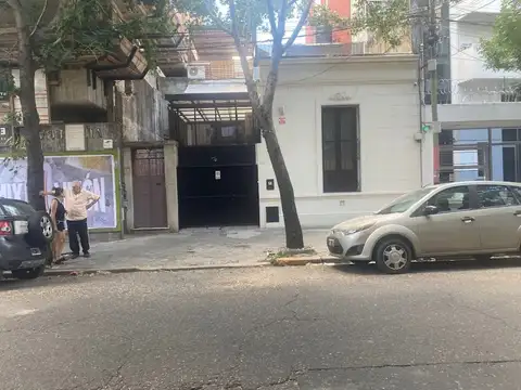 VENTA CASA INTERNA A RECICLAR, LOURDES