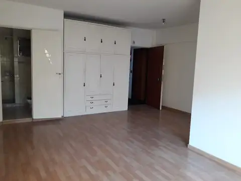 Departamento en Alquiler en Parque Centenario, $ 700.000