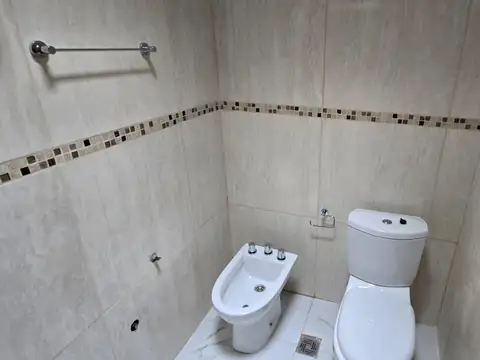 DUPLEX 2 DORM EN ALQUILER INTERNO BROCA