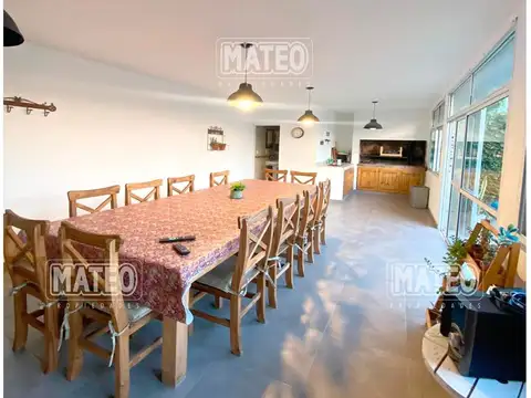 Casa en Venta con 2 cocheras