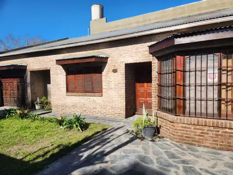 Casa 5 ambientes con 2 baños