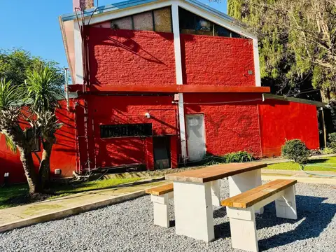 OPORTUNIDAD ,Casa +Salón de fiestas en venta "Las Casuarinas " 216 y 506
