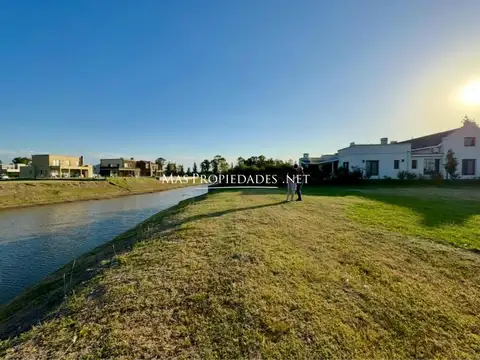 Terreno en Venta 20  mts Fondo