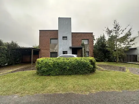 Casa en Alquiler en Roldan, USD 3.000