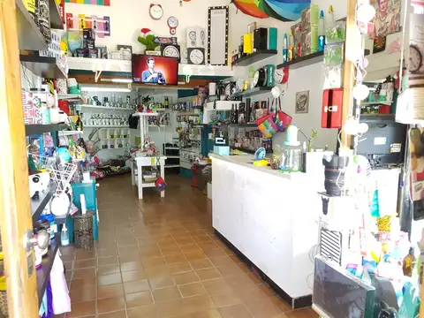 Hermoso Local a la Calle en Shopping Ancla