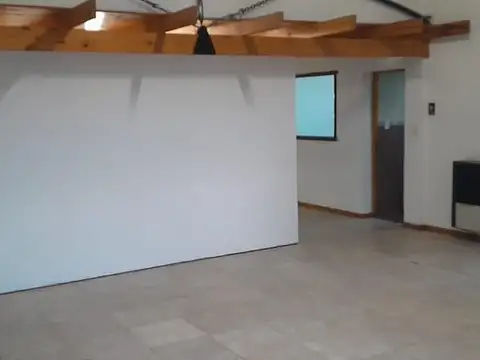 Tres Arroyos: 4 Monoambientes + Salón