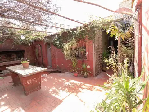 CASA 3 AMBIENTE EN VENTA EN BERAZATEGUI CON LOCAL