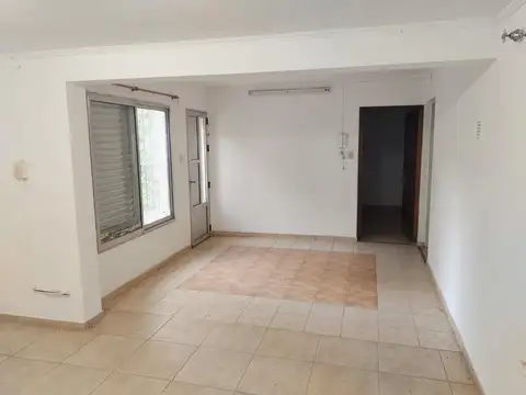 Casa 2 ambientes con 1 baño