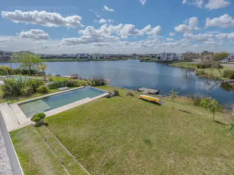 Casa al lago en Muelles - Puertos / Escobar