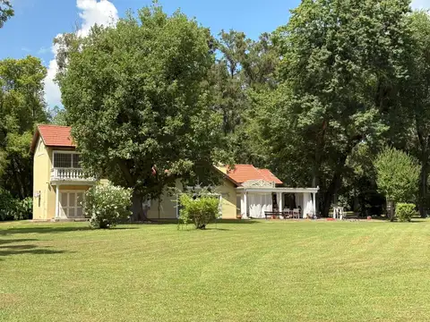 Casa en Venta con 2 cocheras