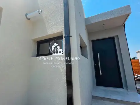 Casa en venta 4 ambientes en lote interno. Barrio Santa Elena. Pilar.