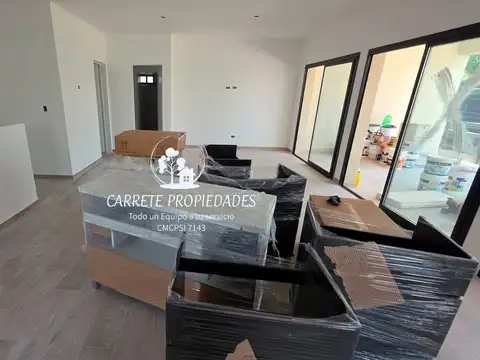 Casa en Venta con 2 cocheras