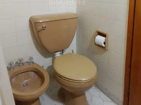 DEPARTAMENTO DE 2 AMB, PARRILLAS Y ESTACIONAMI. EXCELENTE UBICACION