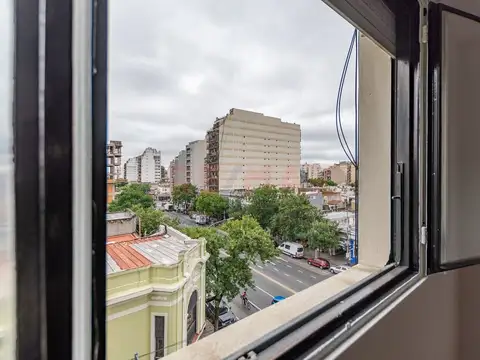 DEPTO. 4 amb. en esquina/BALCON/FLORESTA