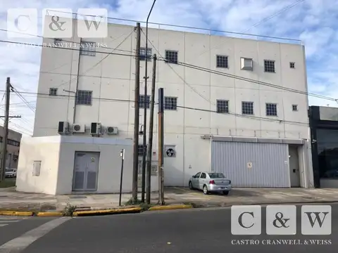 2.000 m2 - Excelente planta Industrial sobre avenida Mitre en la mejor zona de Munro.