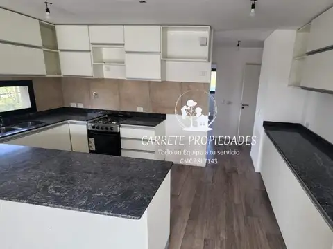 Casa en Venta con 4 cocheras