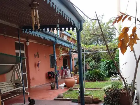 CASA 4 AMBIENTES CON DEPTO DE 3 AMBIENTES