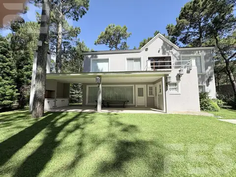 Casa en Venta en Carilo, USD 450.000