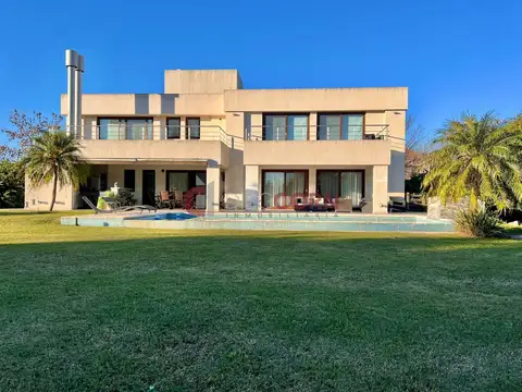 Venta Casa con vista al agua y pulmón verde en Terravista.