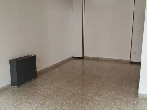 PH 2 dormitorios con patio en alquiler La Plata