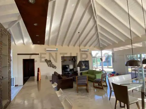 Casa en venta en Estancia Las Malvinas Brandsen