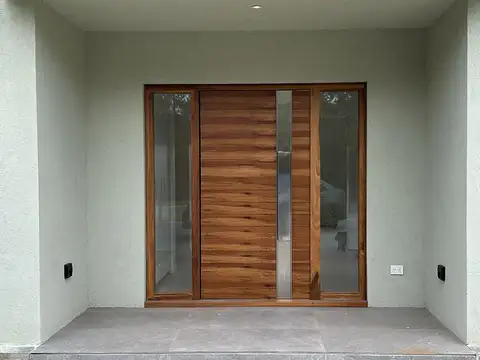 Casa 5 ambientes con 4 baños