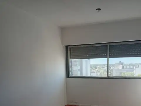 Excelente y amplio departamento de tres ambientes a media cuadra de la Estación Ramos Mejía.