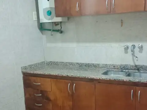 Depto Tipo Casa en Alquiler en Parque Chacabuco, $ 680.000