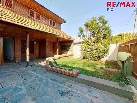 CASA 6 AMB. EL PALOMAR. COCHERA, JARDIN Y QUINCHO