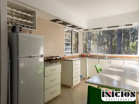 Casa 2 ambientes con 2 baños