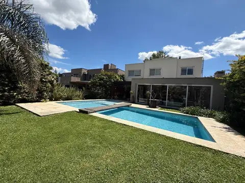 VENTA DE CASA 4 AMBIENTES EN HARAS MARIA VICTORIA, MORENO